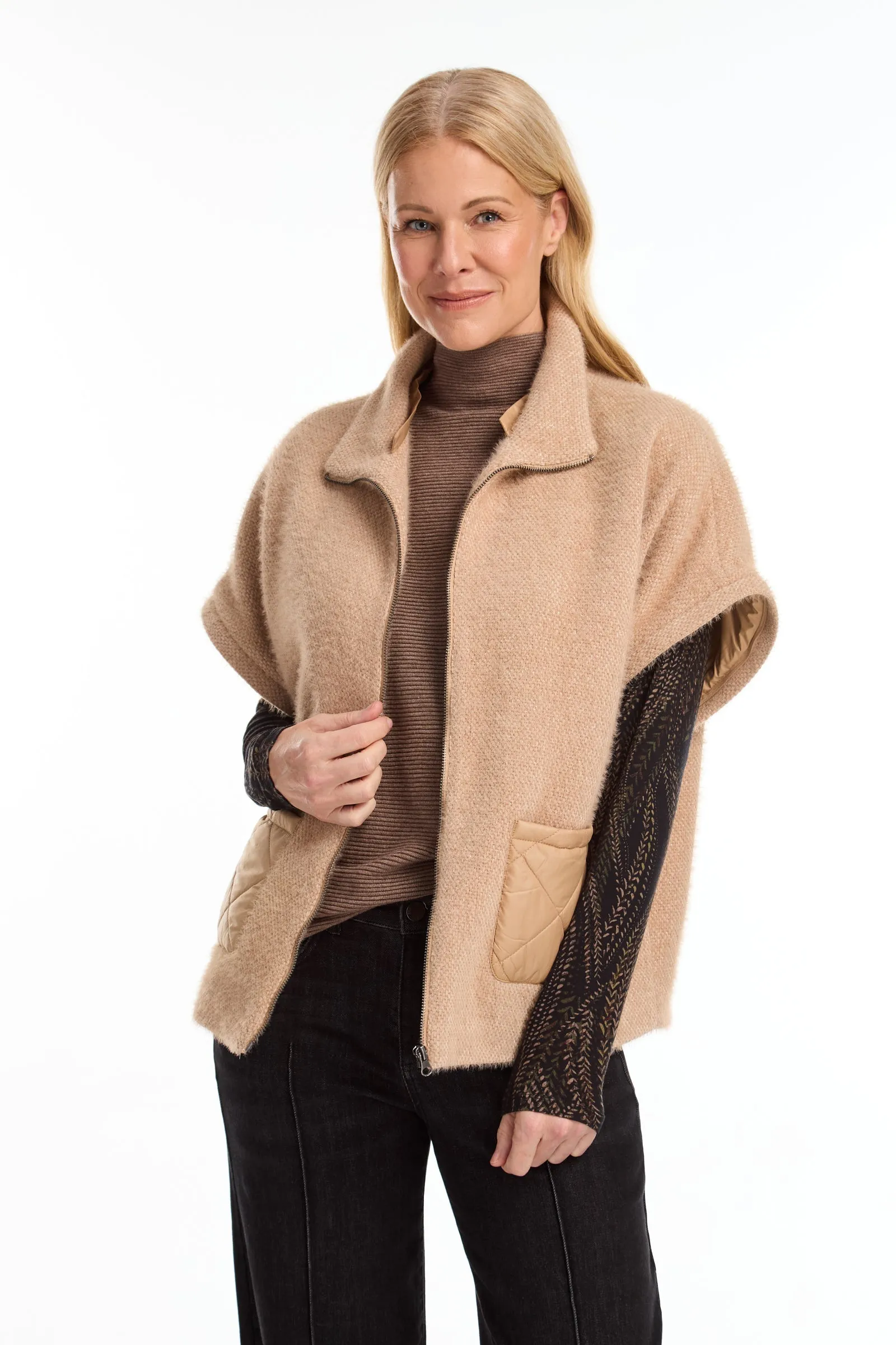 JACKET W/ DETACHABLE HOODIE